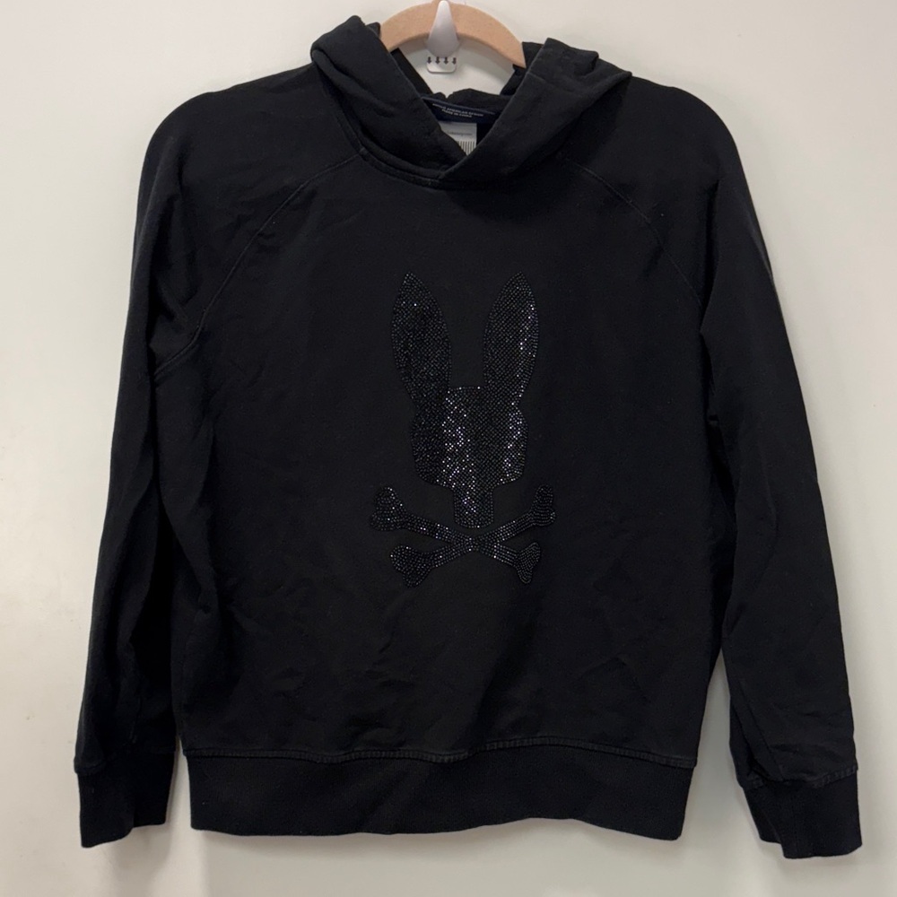 PSHYCHO BUNNY BLACK HOODIE WITH GRAPHIC DESING!